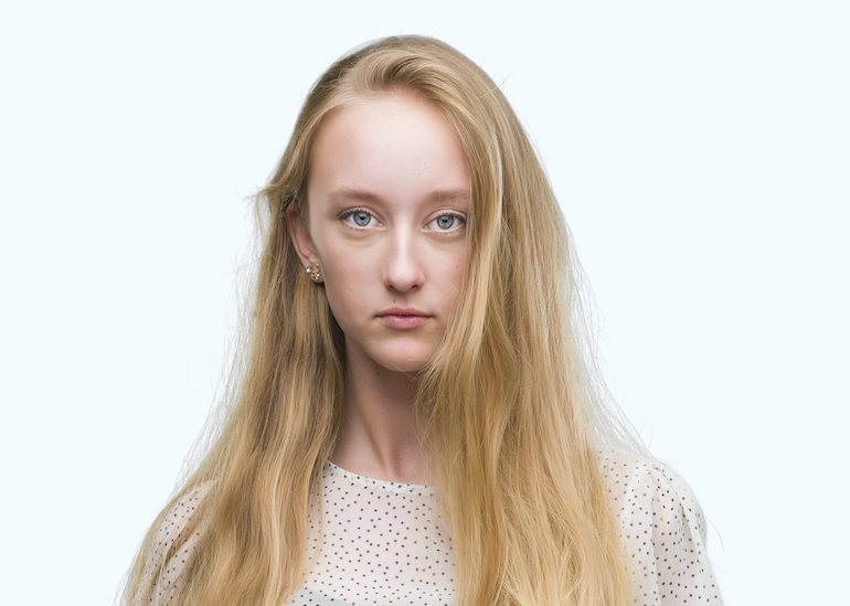 Fille_défiante_court