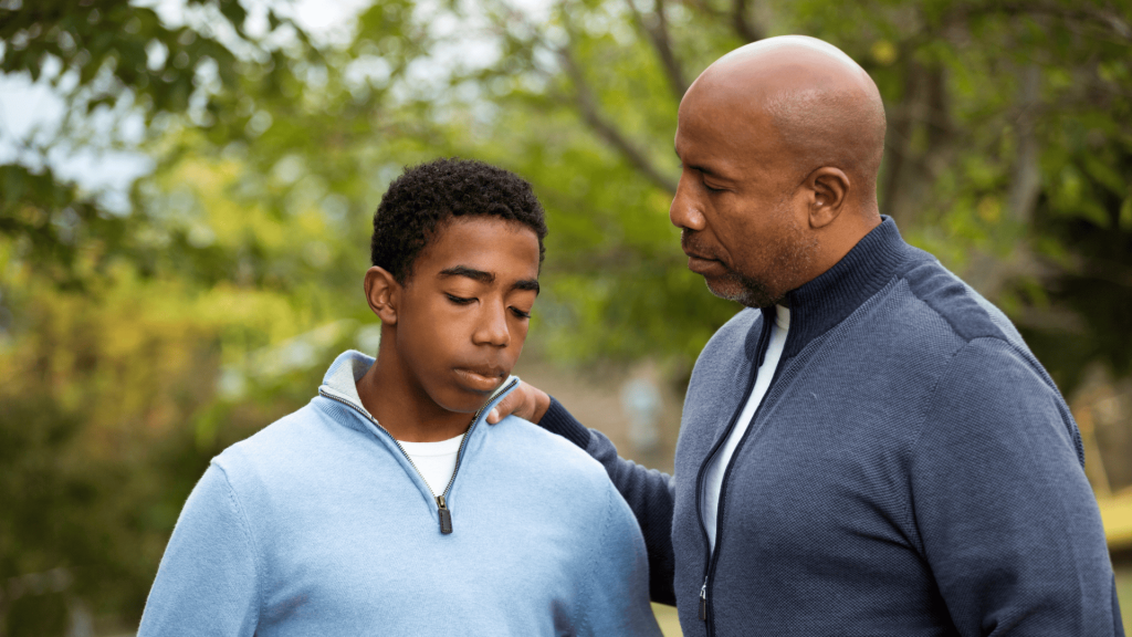 père discute fils